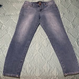 Skinny stretchy jeans